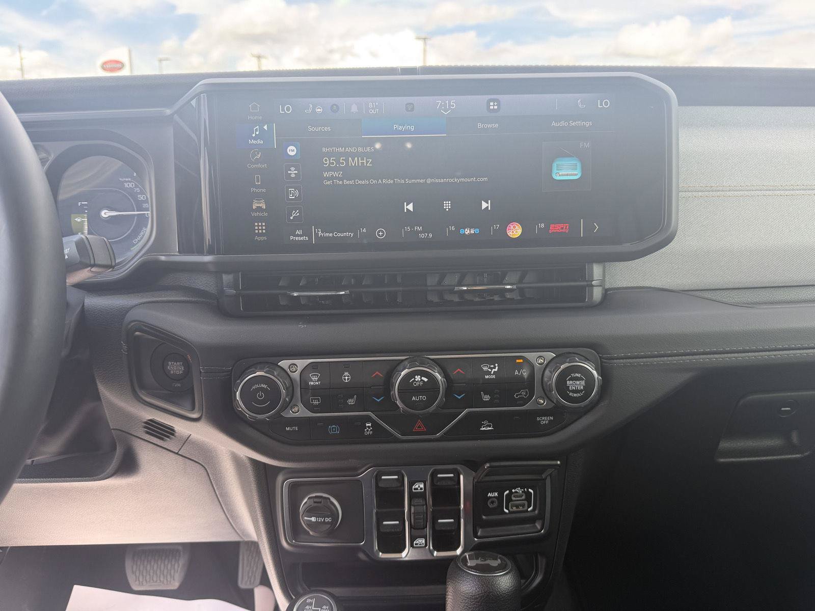 Used 2024 Jeep Wrangler Unlimited Sahara AWD/4WD image 18