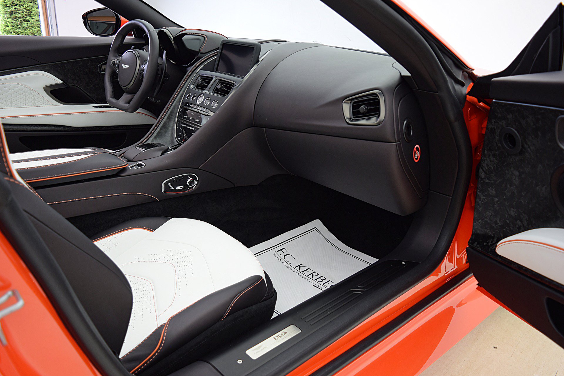Used 2023 Aston Martin DBS Superleggera Volante RWD image 50