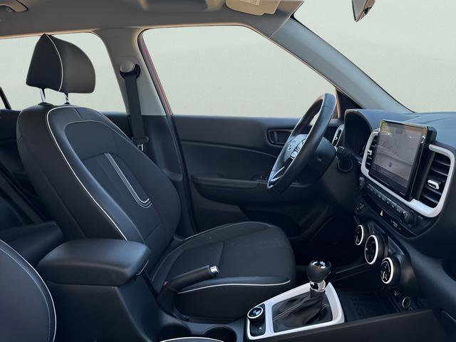 Used 2024 Hyundai Venue Limited image 28