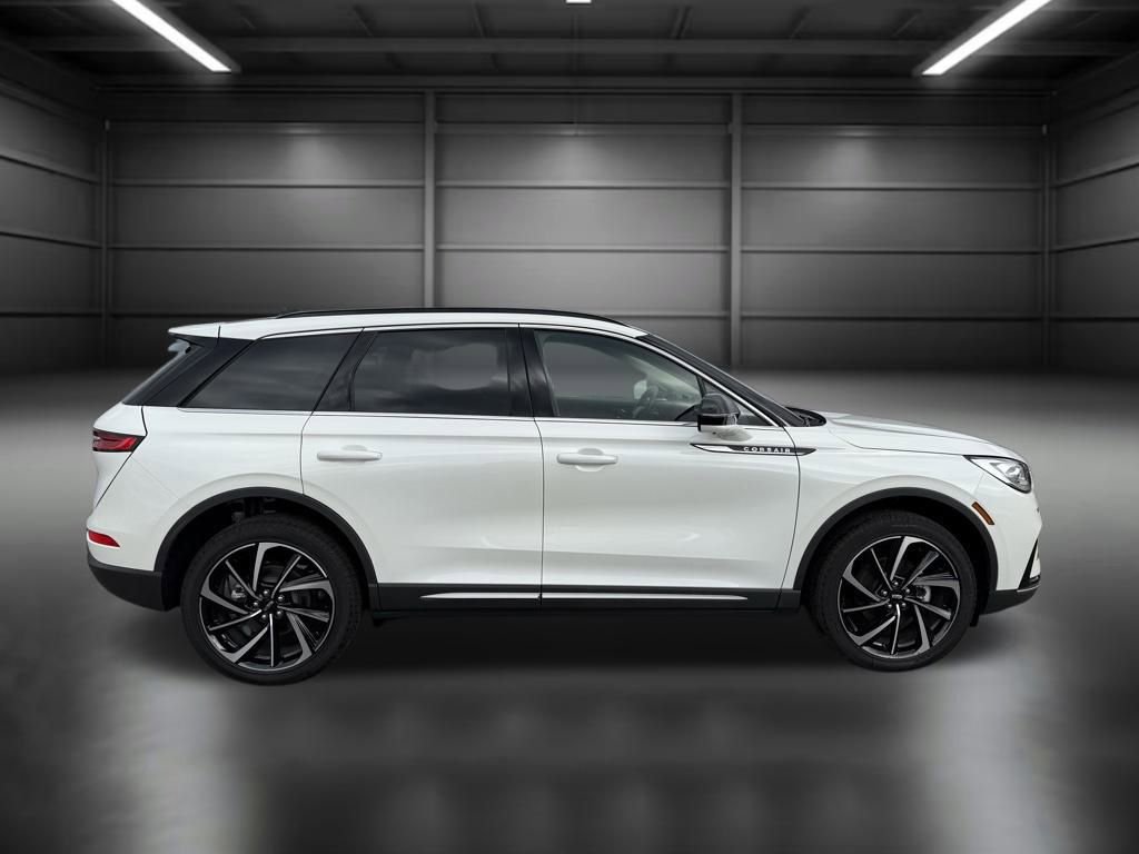 New 2025 Lincoln Corsair Reserve w/ Towing Package image 4