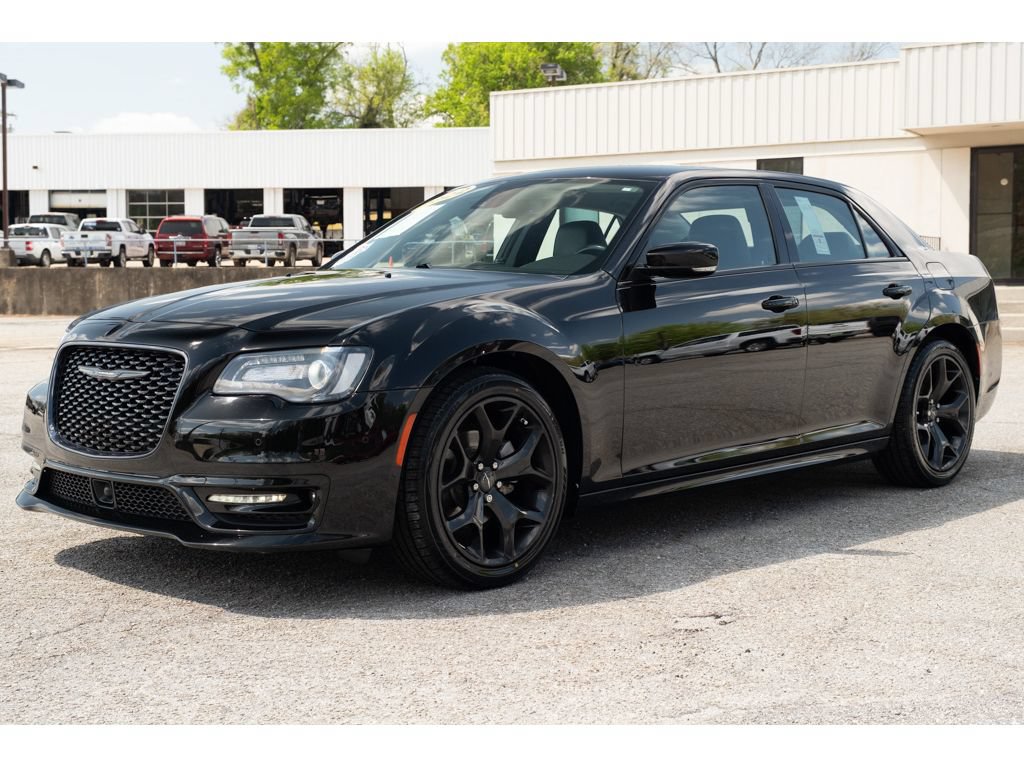 Used 2022 Chrysler 300 Touring L w/ Safetytec Plus Group image 4