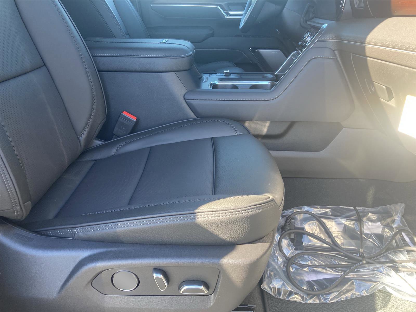 New 2026 GMC Sierra 2500 Denali w/ Denali Reserve Package AWD/4WD image 11