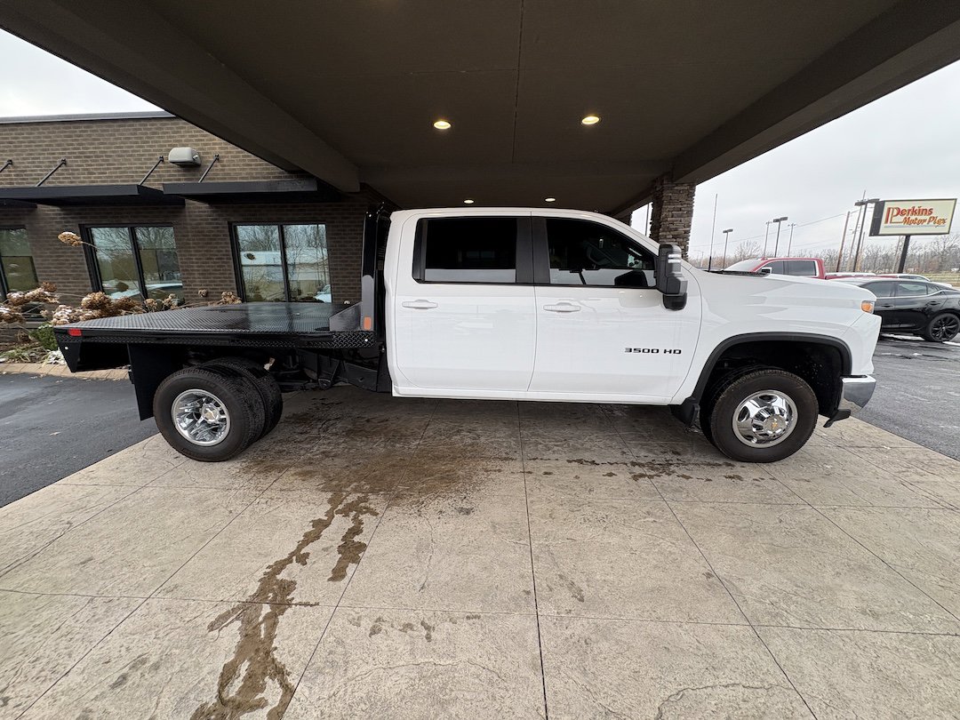 Used 2024 Chevrolet Silverado 3500 LT w/ Convenience Package image 7