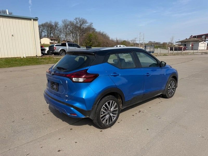 Used 2023 Nissan Kicks SV image 3
