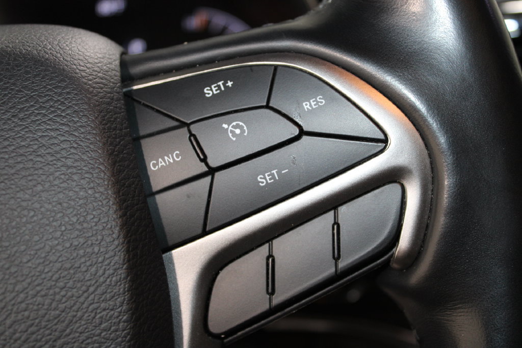 Used 2021 Jeep Grand Cherokee Limited AWD/4WD image 34