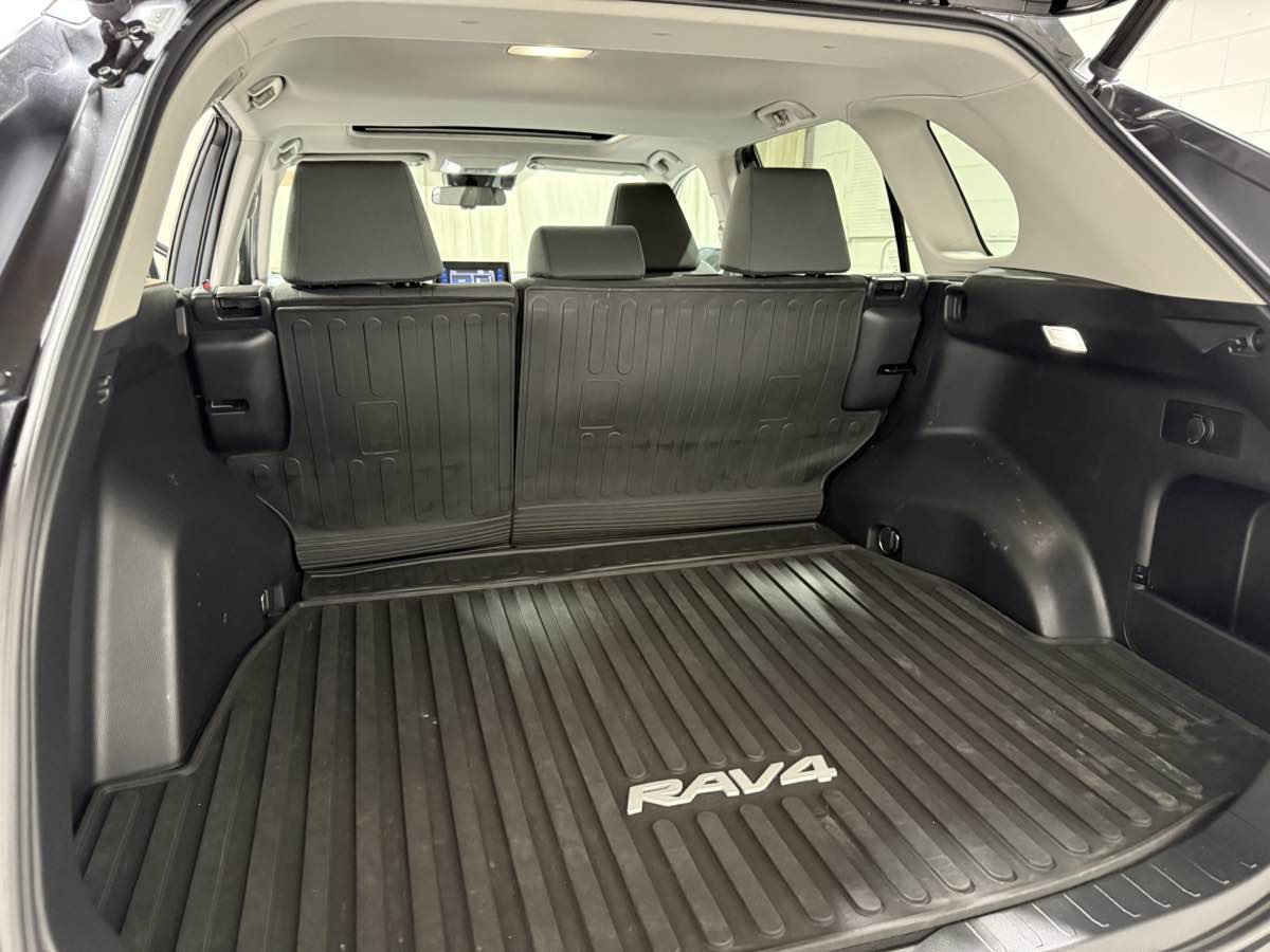 Used 2022 Toyota RAV4 XLE w/ Convenience Package AWD/4WD image 20