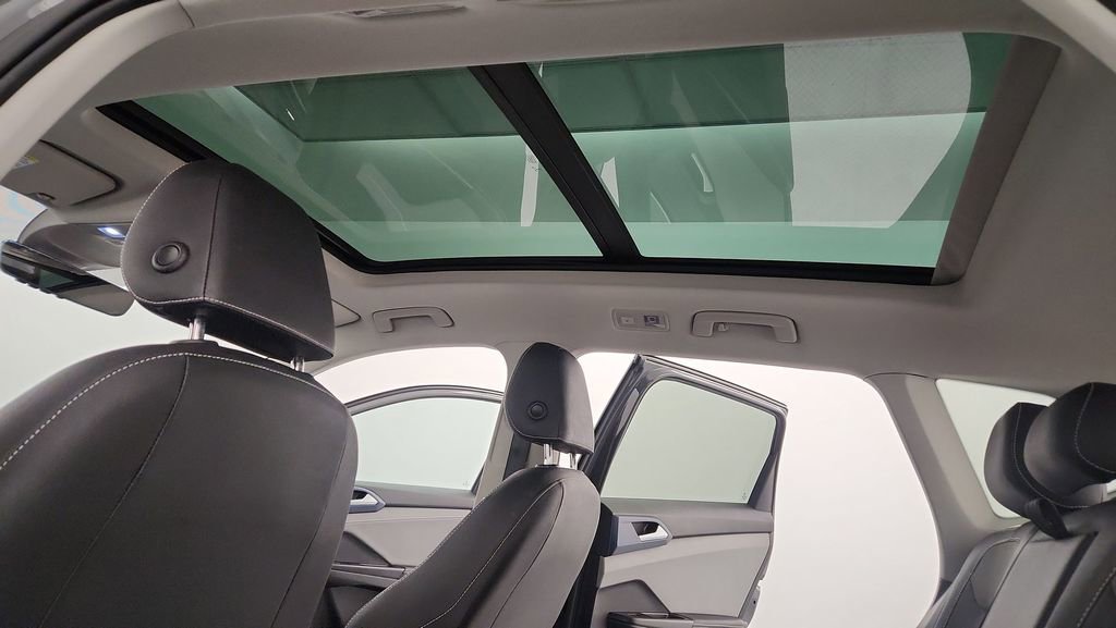 Used 2024 Volkswagen Taos SE w/ Panoramic Sunroof Package image 15