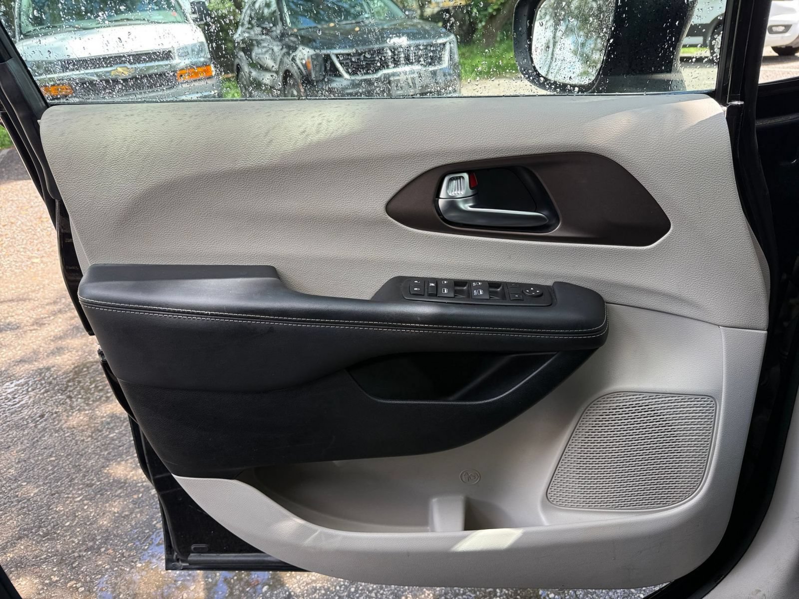 Used 2024 Chrysler Voyager LX FWD image 18