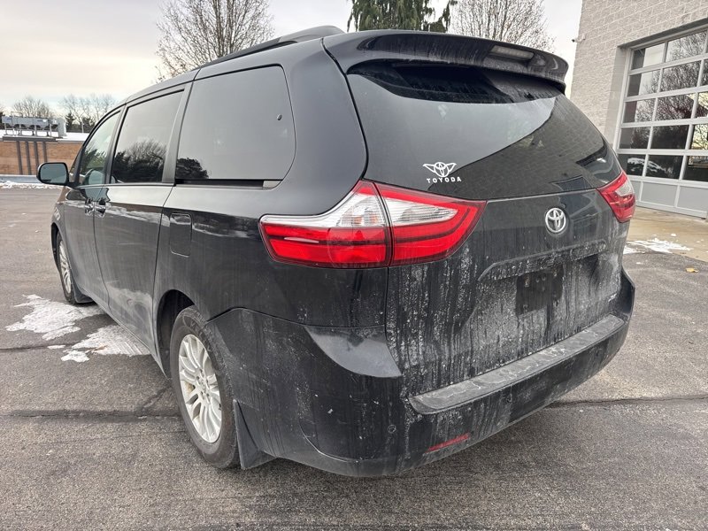 Used 2017 Toyota Sienna XLE image 5