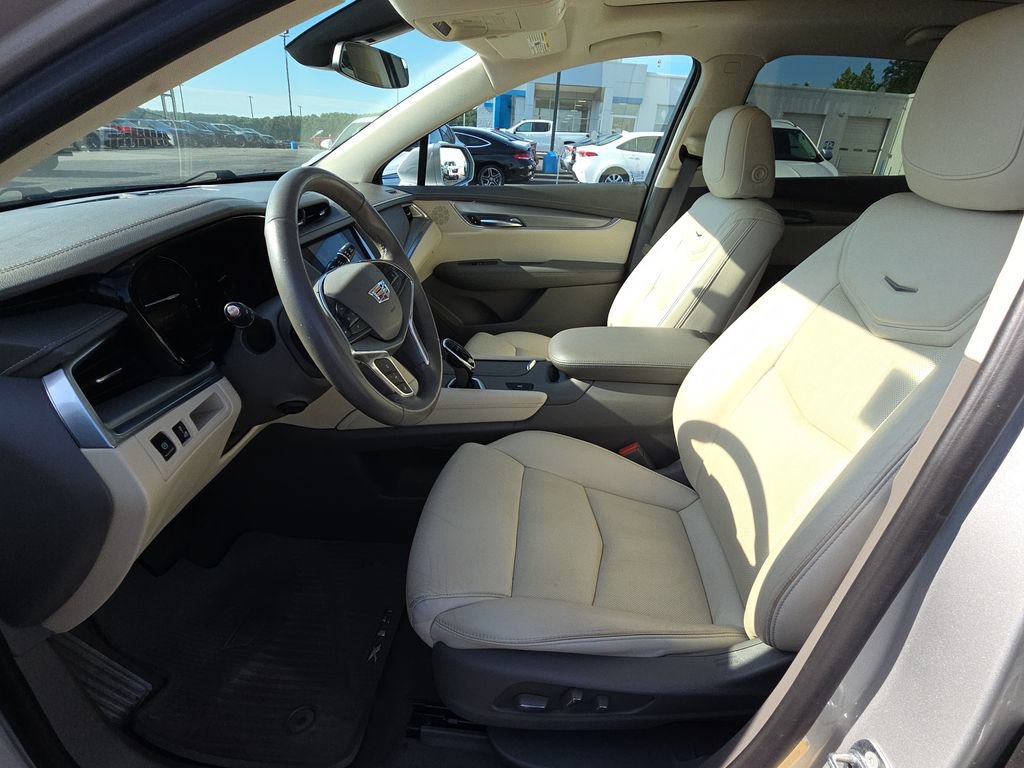 Used 2018 Cadillac XT5 Luxury w/ Driver Awareness Package FWD image 15