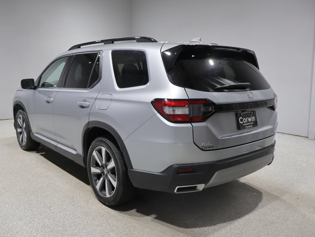 Used 2025 Honda Pilot Touring image 5