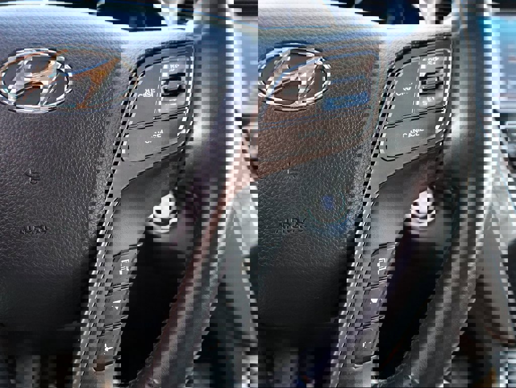 Used 2017 Hyundai Santa Fe Sport image 29