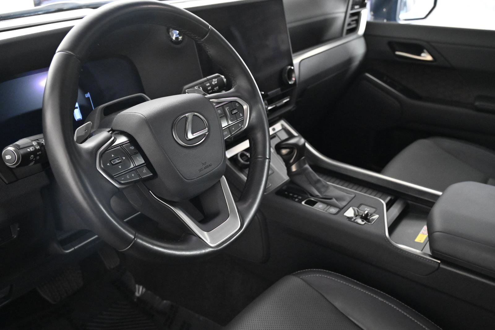 Used 2025 Lexus GX 550 w/ Accessory Package (2T) image 12