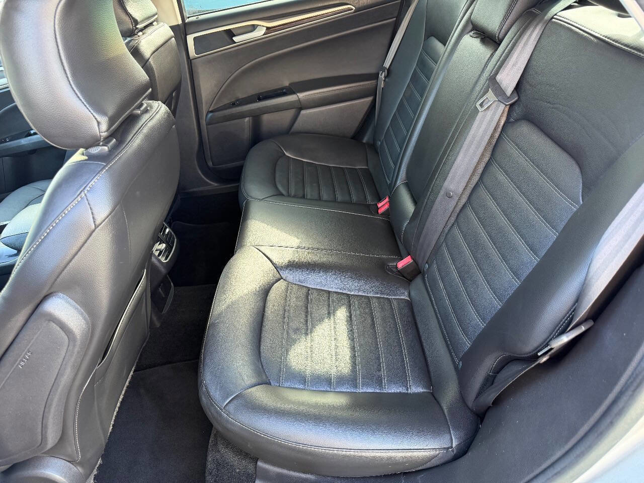 Used 2016 Ford Fusion SE w/ Equipment Group 202A image 11