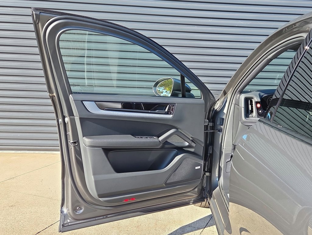 New 2026 Porsche Cayenne Coupe image 6