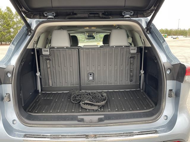 Used 2024 Toyota Highlander Limited AWD/4WD image 16