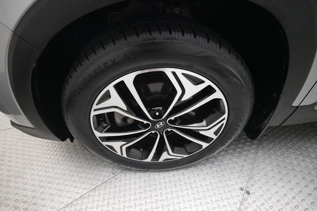 Used 2020 Hyundai Santa Fe Limited AWD/4WD image 25