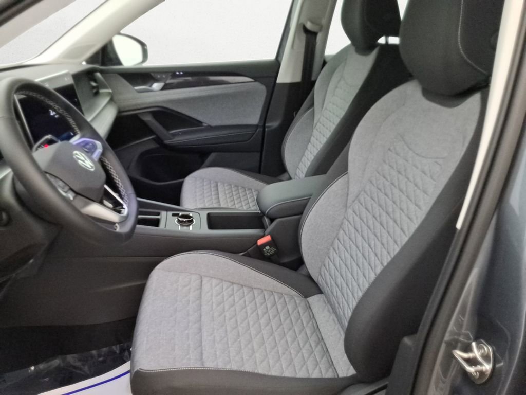 Certified 2025 Volkswagen Tiguan S FWD image 13