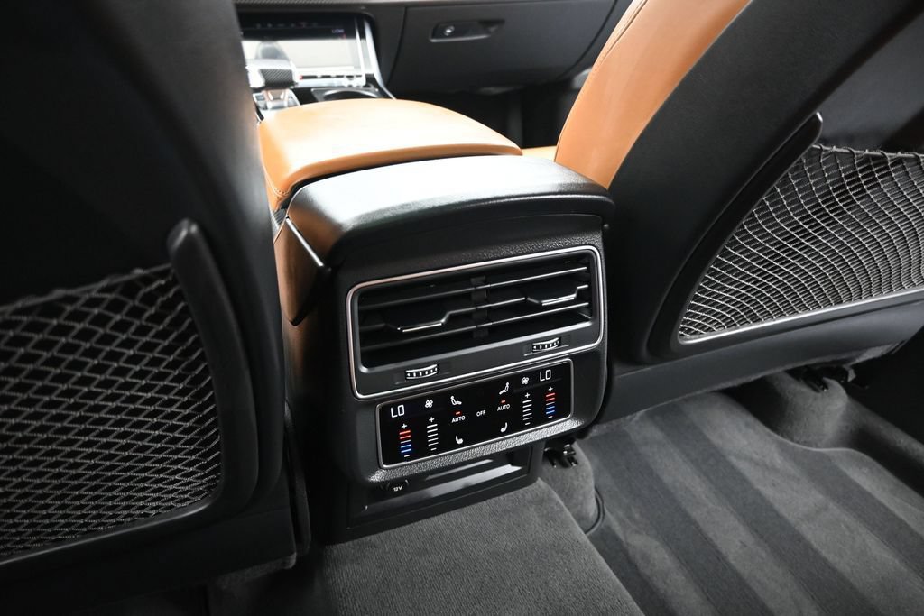 Used 2022 Audi RS Q8 AWD/4WD image 20