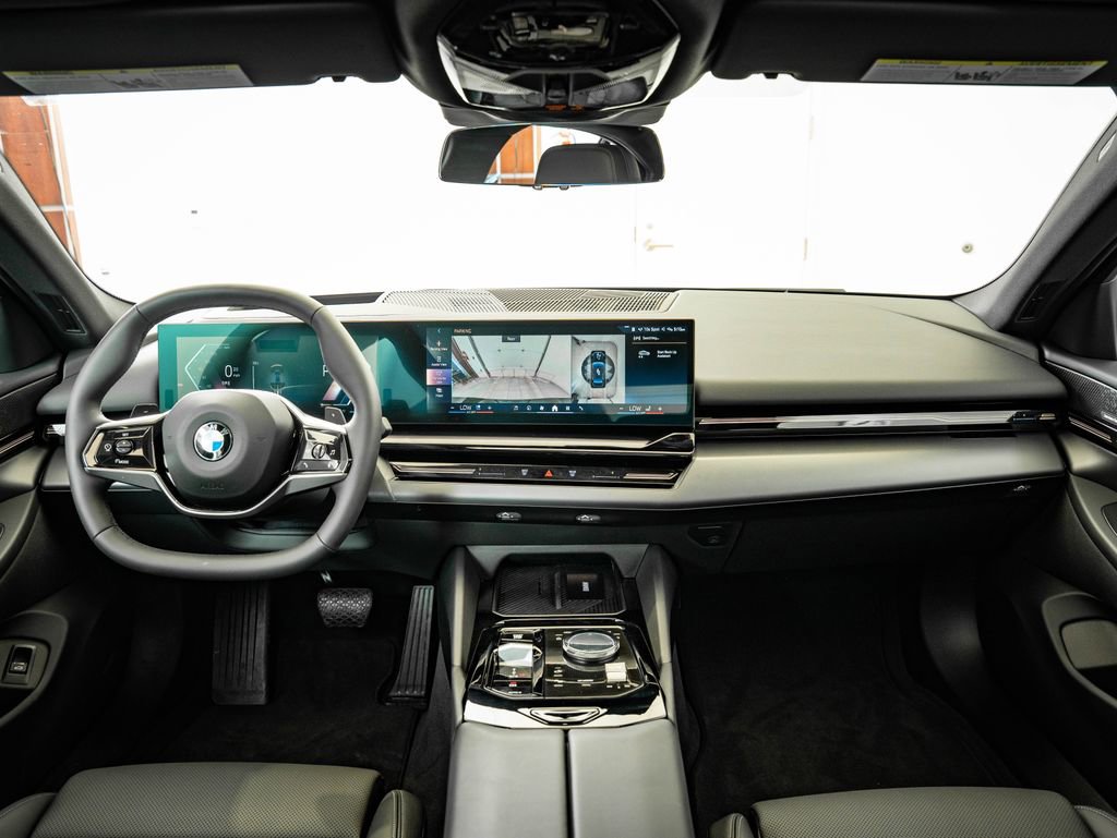 Certified 2025 BMW 530i xDrive AWD/4WD image 4