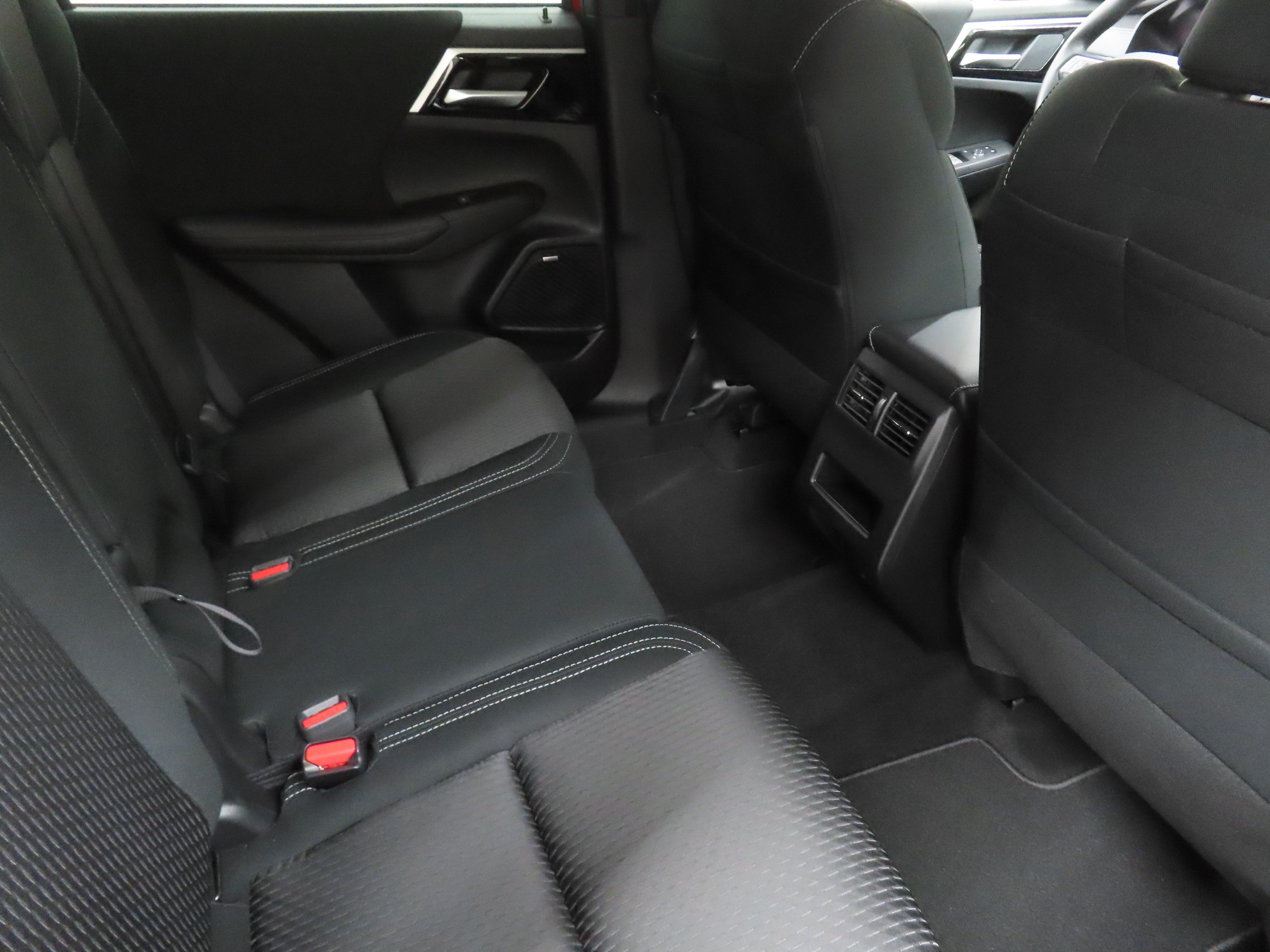 New 2026 Mitsubishi Outlander ES FWD image 24