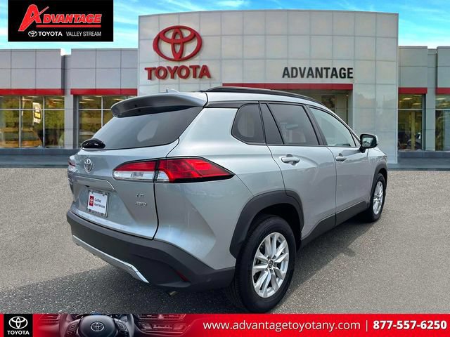Used 2023 Toyota Corolla Cross LE AWD/4WD image 4