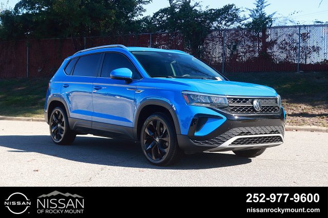 Used 2023 Volkswagen Taos SE w/ Black Wheel Package FWD image 1