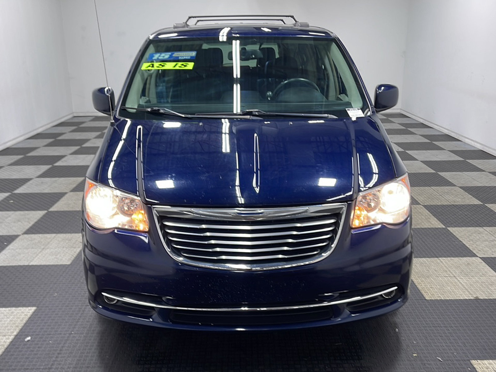 Used 2015 Chrysler Town & Country Touring FWD image 24
