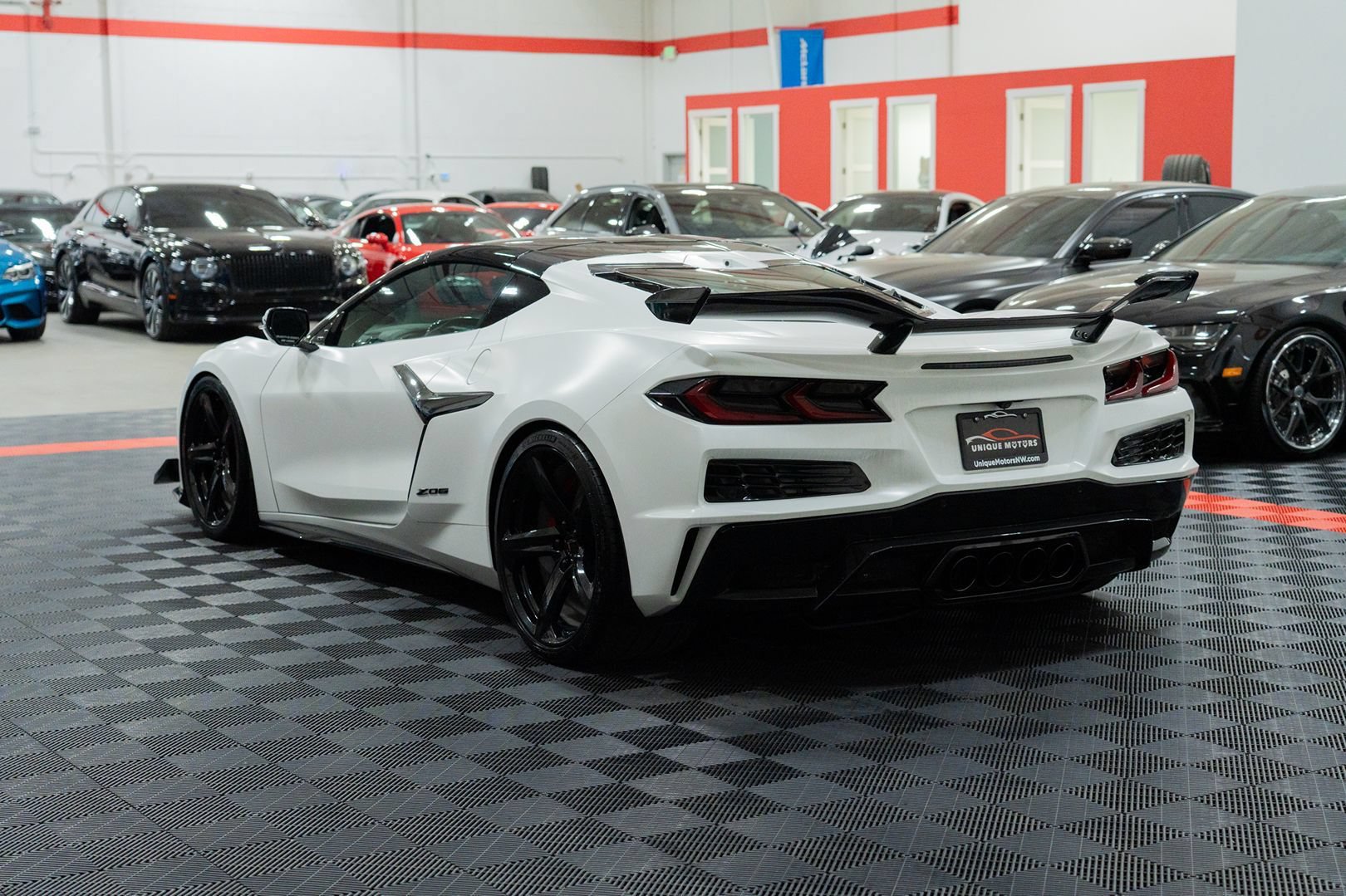 Used 2023 Chevrolet Corvette Z06 w/ Z07 Performance Package RWD image 4