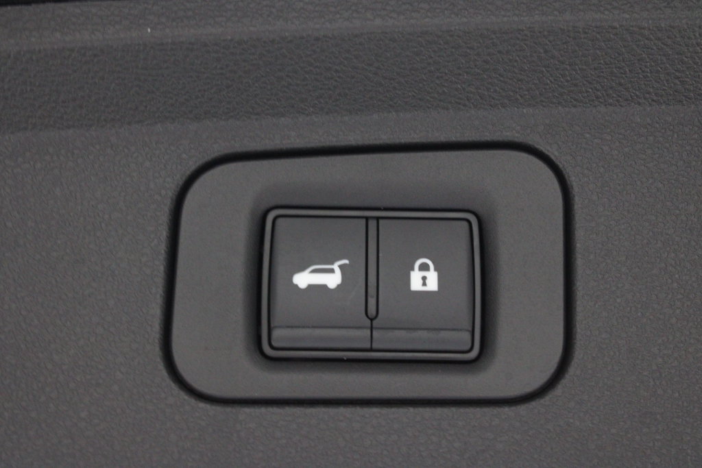 Certified 2026 Nissan Armada SL w/ Captain's Chari Seat Package RWD image 19