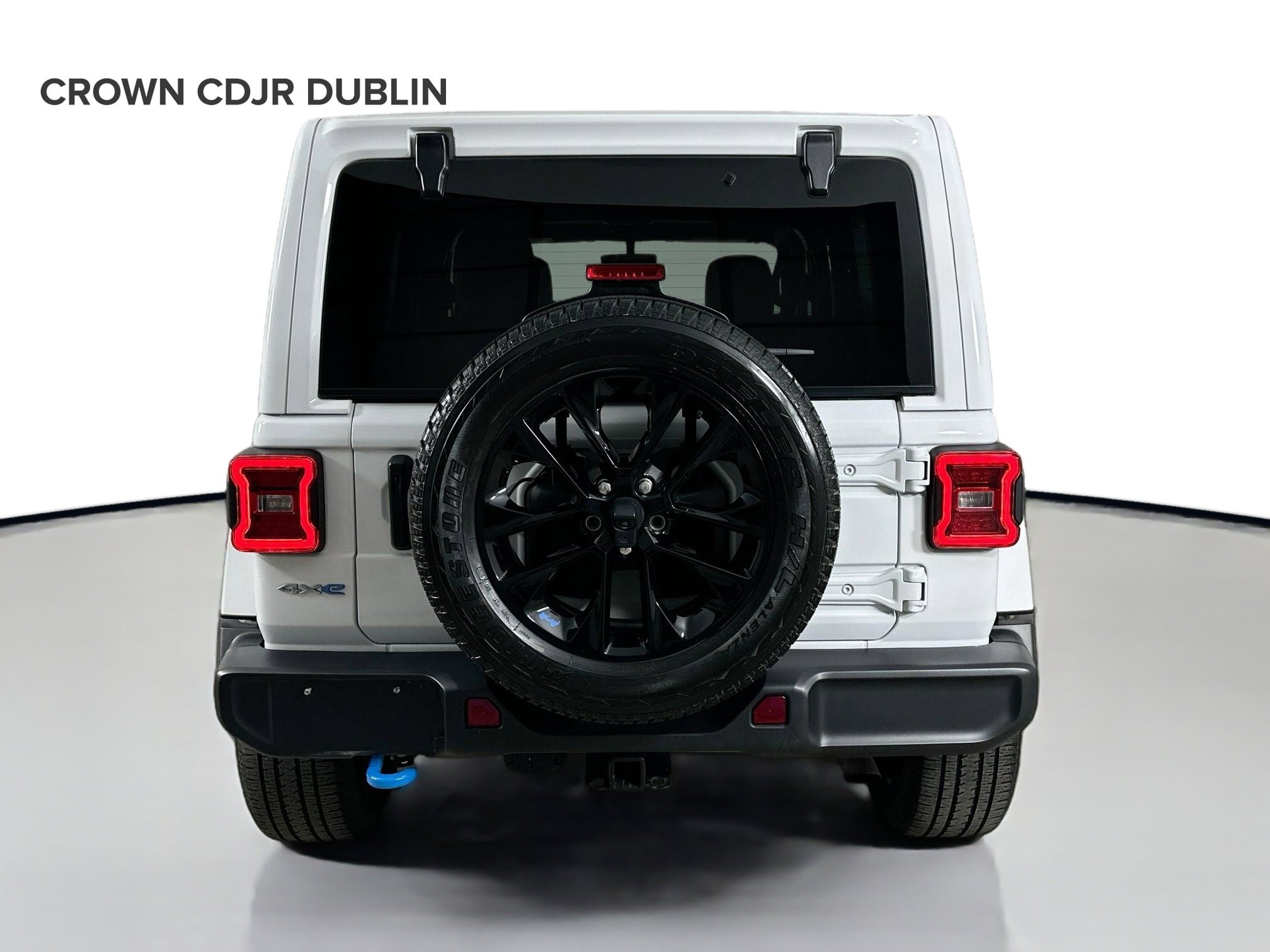 Used 2023 Jeep Wrangler Unlimited Sahara w/ Cold Weather Group AWD/4WD image 6