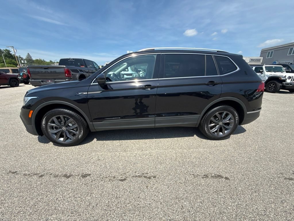 Used 2022 Volkswagen Tiguan SE w/ Panoramic Sunroof Package AWD/4WD image 2