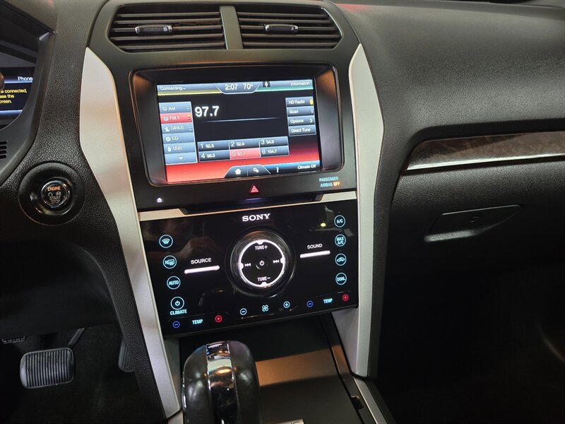 Used 2015 Ford Explorer Limited image 32