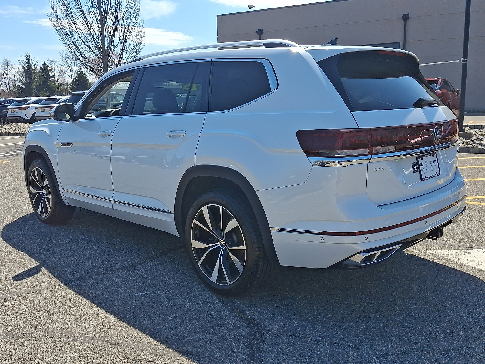 Used 2025 Volkswagen Atlas SEL Premium R-Line AWD/4WD image 4