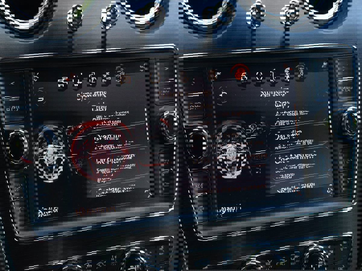 Used 2020 Bentley Bentayga Plug-In Hybrid image 46