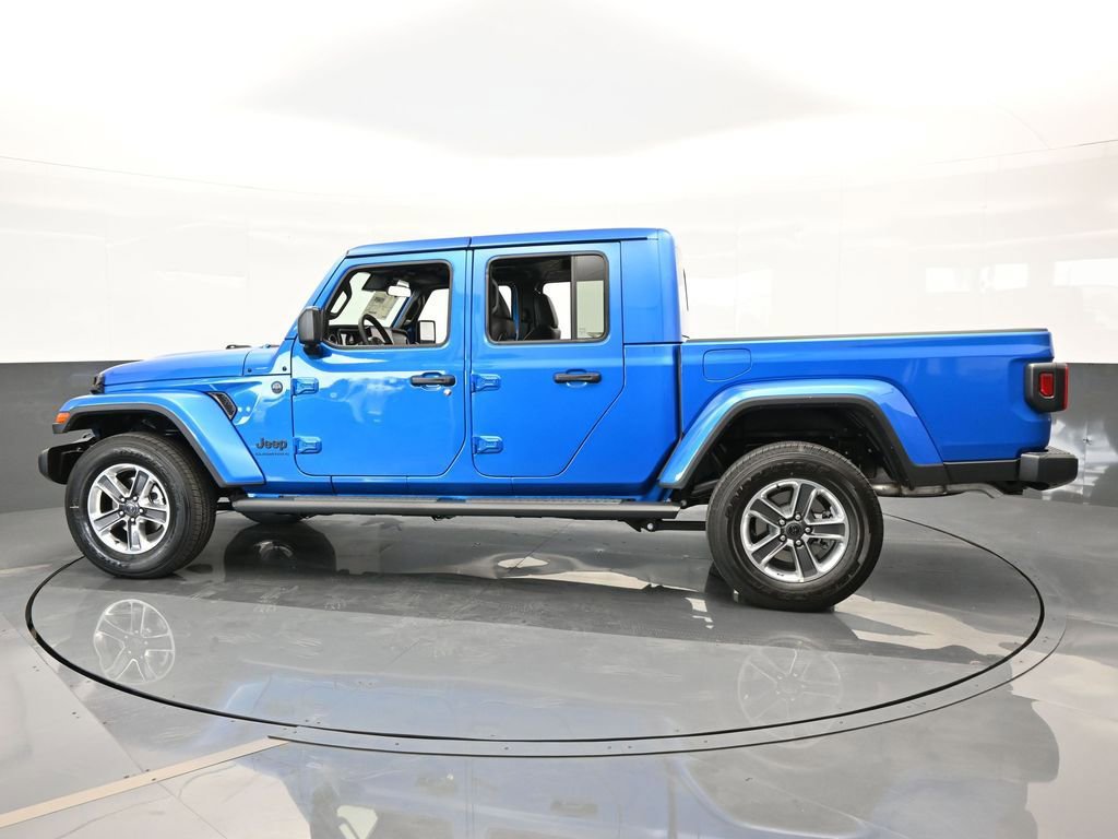 Used 2024 Jeep Gladiator Sport w/ Premium Package image 3