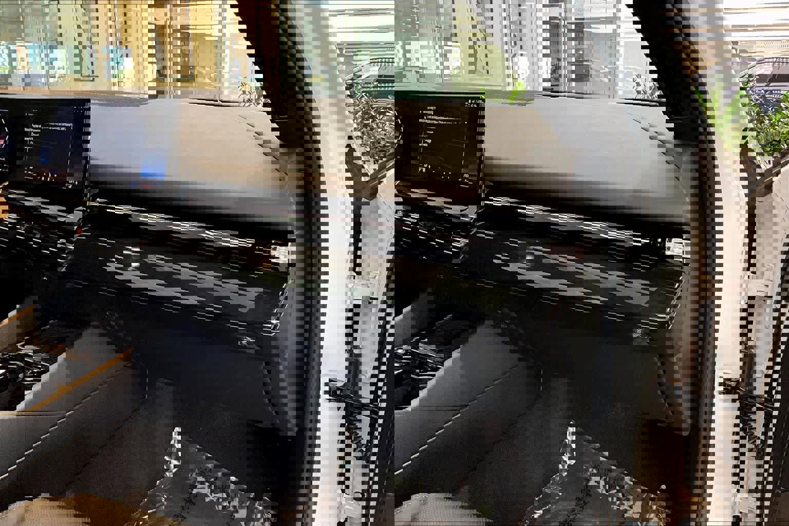 Used 2024 BMW 530i w/ Premium Package image 19