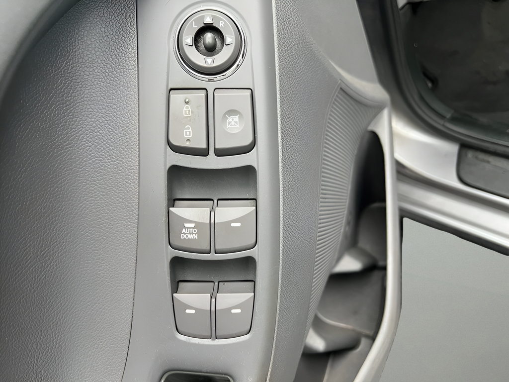 Used 2013 Hyundai Elantra GLS FWD image 14