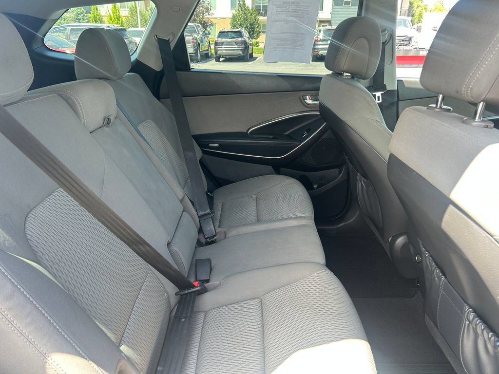 Used 2017 Hyundai Santa Fe SE w/ Cargo Package AWD/4WD image 31