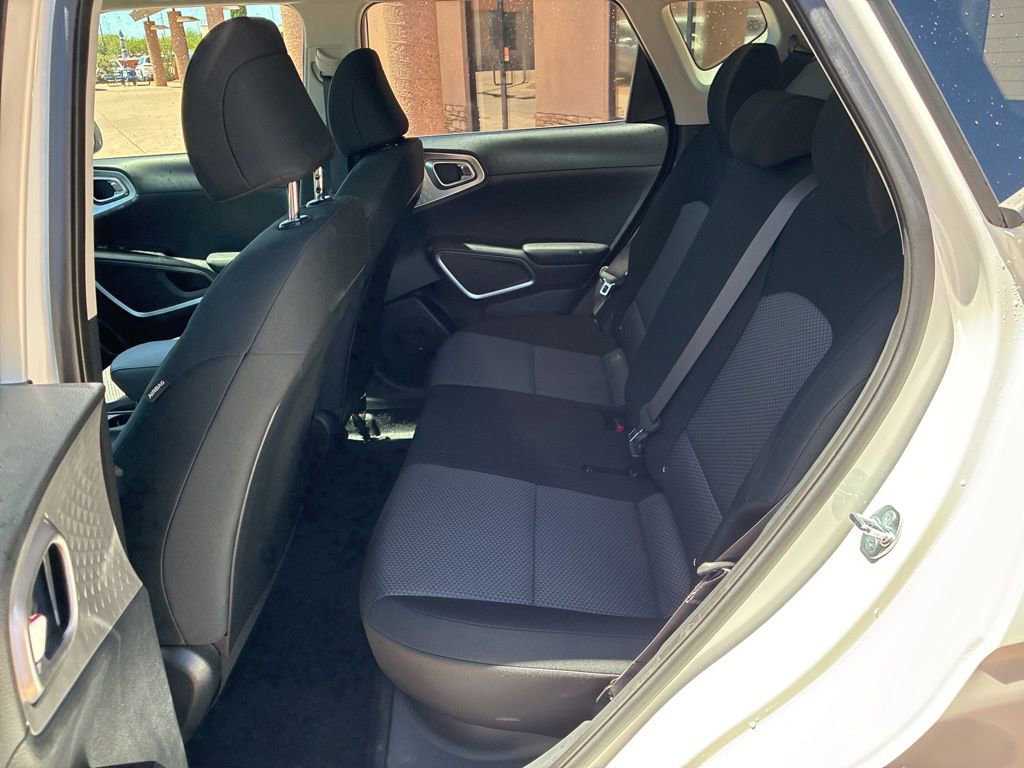 Used 2025 Kia Soul LX FWD image 15