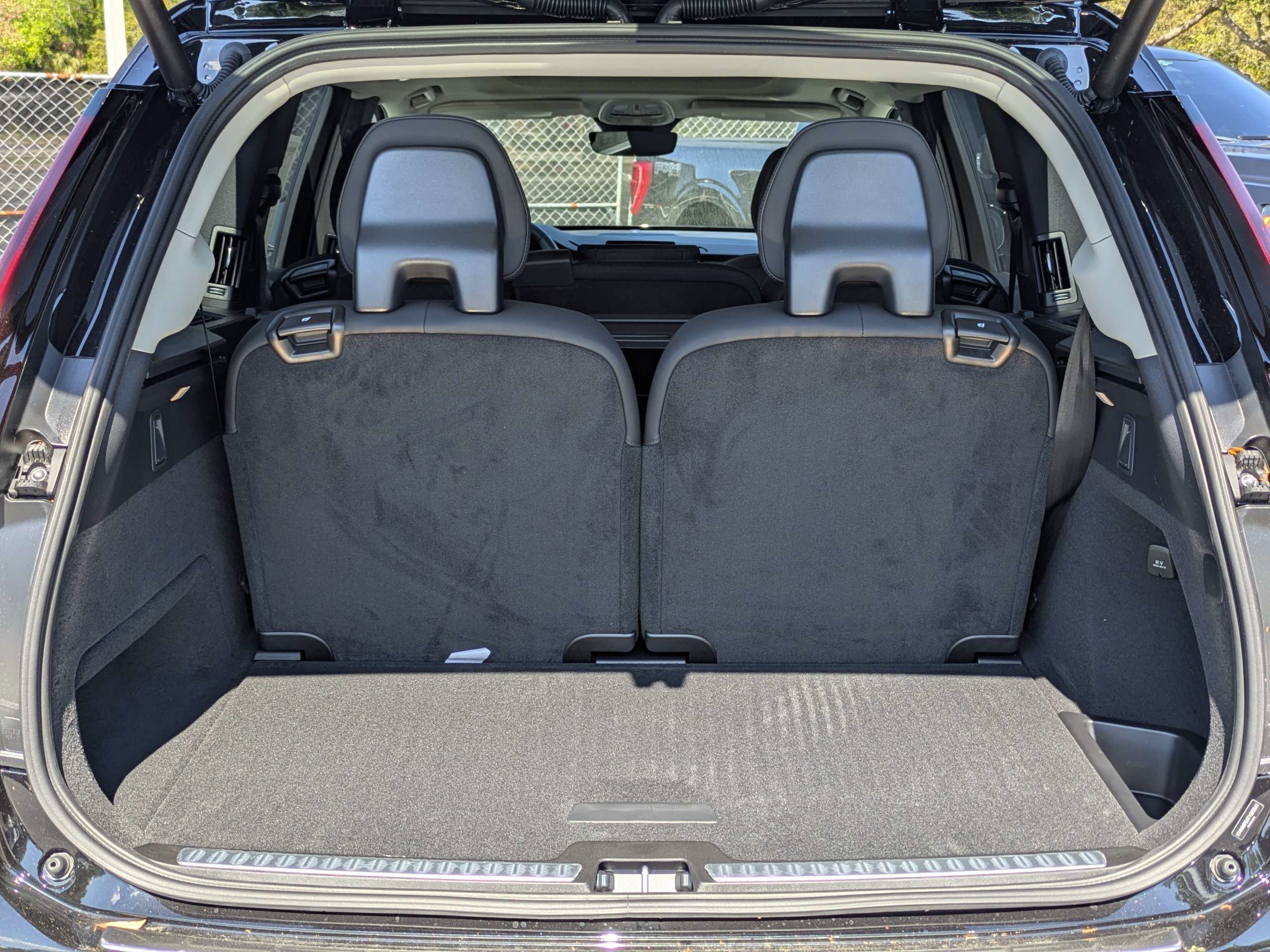 New 2026 Volvo XC90 T8 Plus w/ Protection Package Premier AWD/4WD image 13