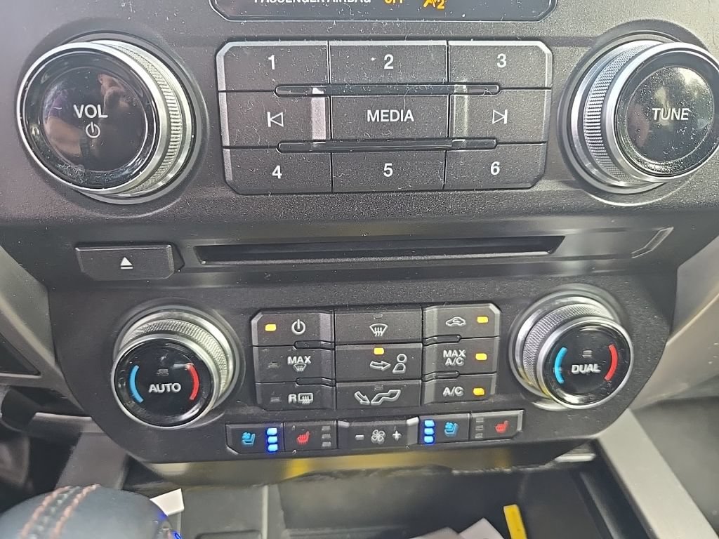 Used 2018 Ford F150 Platinum w/ Equipment Group 701A Luxury AWD/4WD image 18