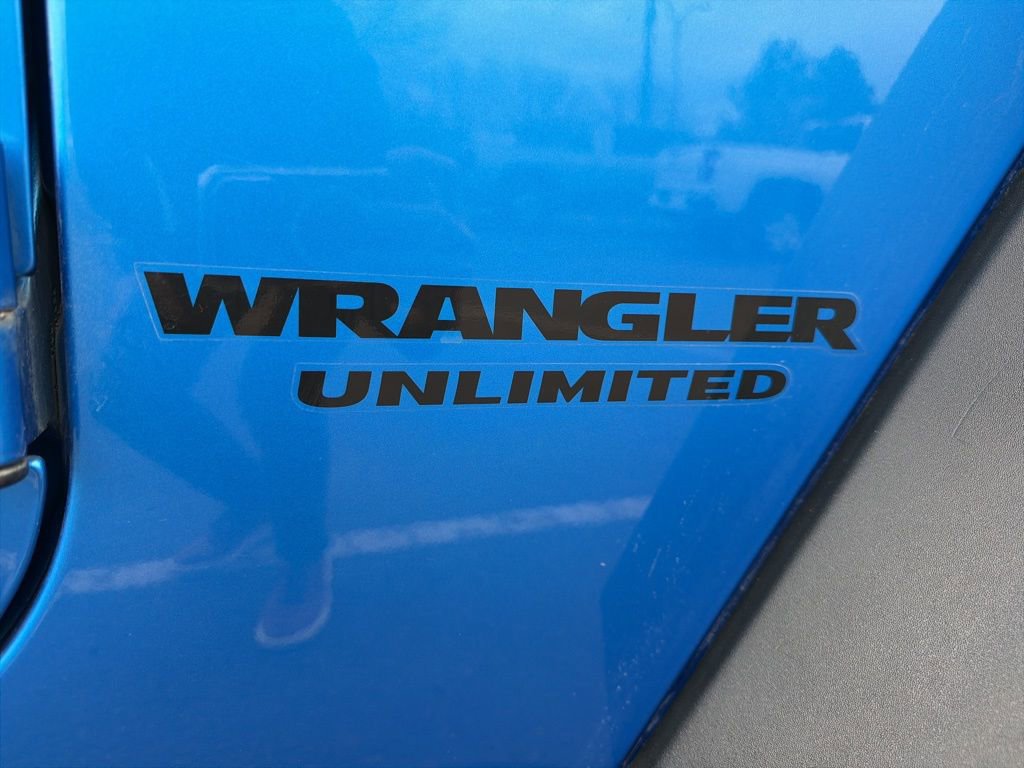 Used 2015 Jeep Wrangler Unlimited Rubicon w/ Connectivity Group AWD/4WD image 11