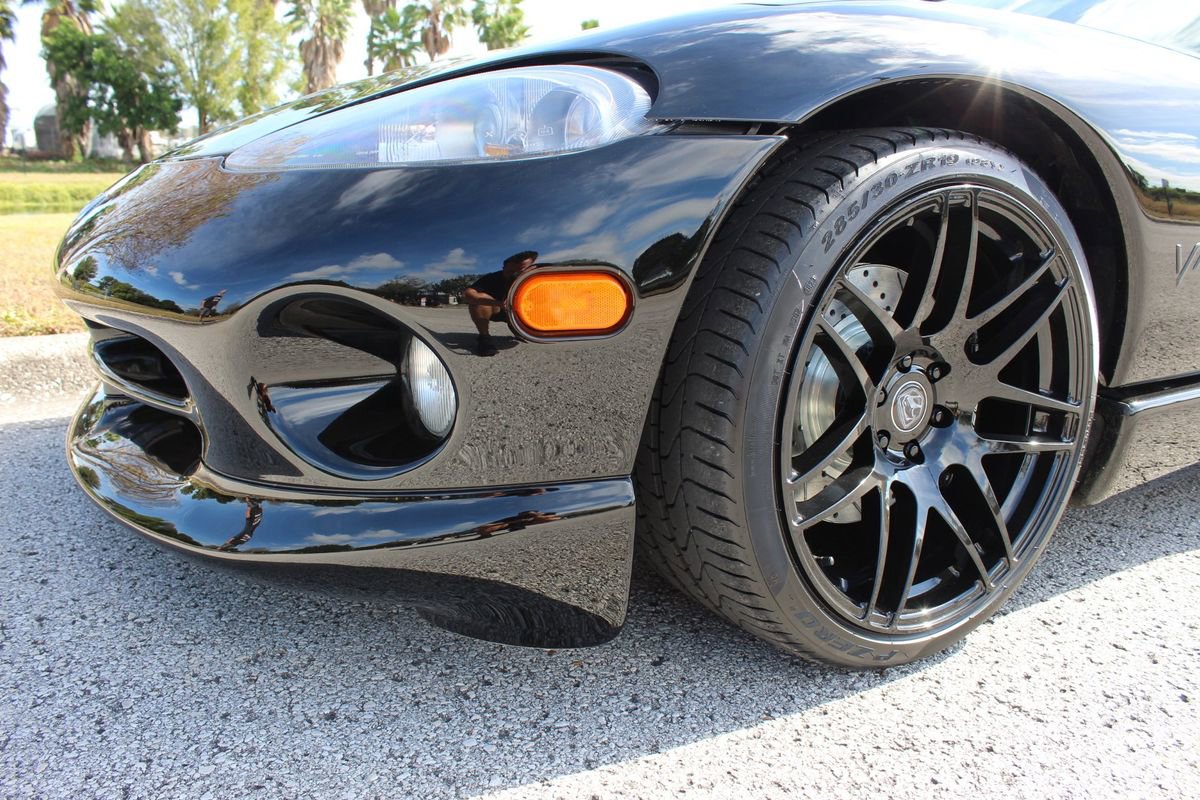 Used 2000 Dodge Viper RT/10 image 14