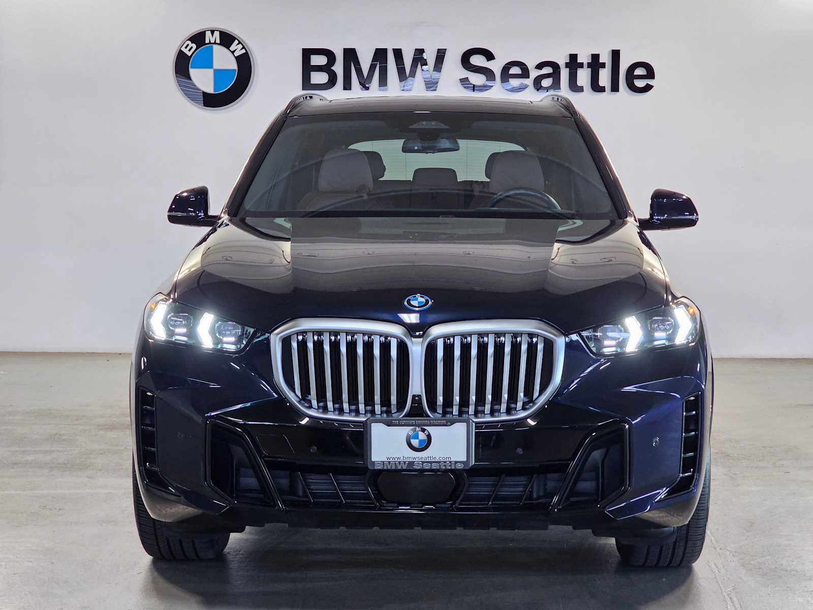 Used 2024 BMW X5 xDrive50e w/ M Sport Package AWD/4WD image 6