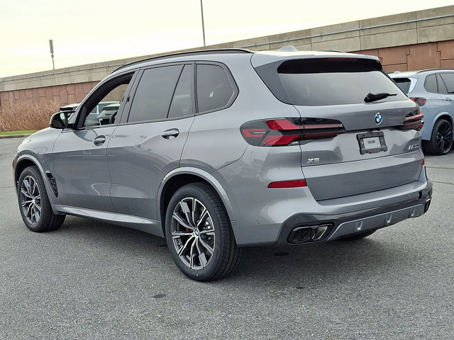 New 2026 BMW X5 M60i image 3