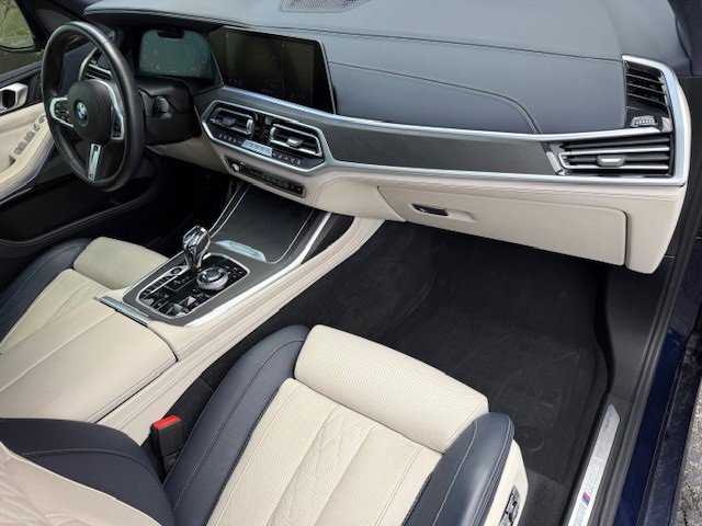 Used 2022 BMW X7 M50i image 21