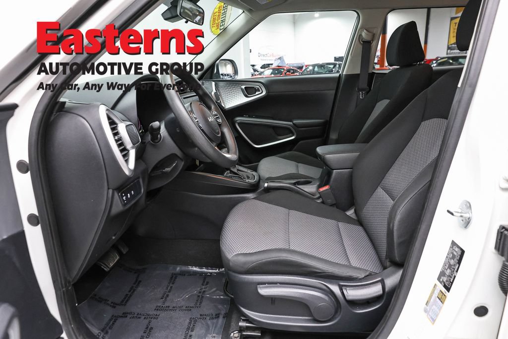 Used 2024 Kia Soul LX w/ Option Group 015 FWD image 14