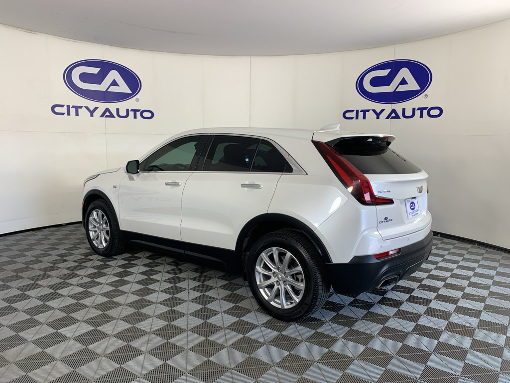 Used 2021 Cadillac XT4 Luxury w/ Cold Weather Package FWD image 5