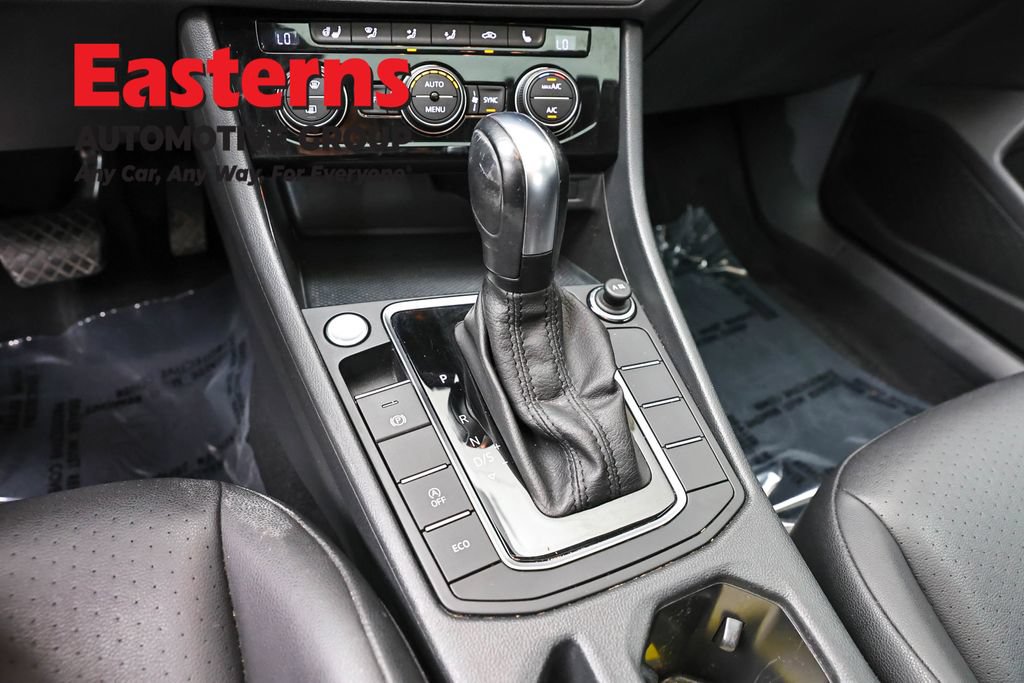 Used 2020 Volkswagen Jetta SE w/ SE Cold Weather Package FWD image 13